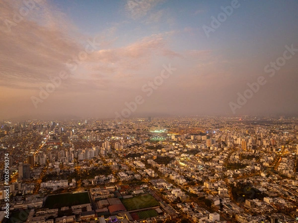 Fototapeta Dramático atardecer en Lima