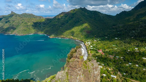 Fototapeta magnifique vue aérienne de la vallée de HATIHEU sur l'ile de NUKU HIVA dans l'archipel des marquises en polynésie francaise 