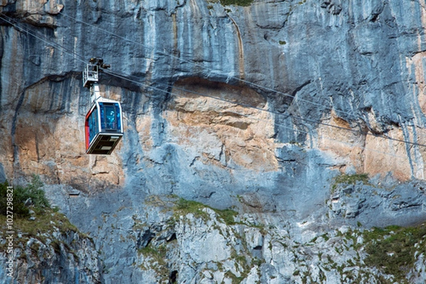 Fototapeta The Fuente De cable car is a popular tourist attraction in the community of Cantabria in Spain.