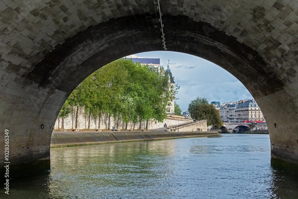 Fototapeta Bridges of the Seine: Parisian Architecture and Reflections