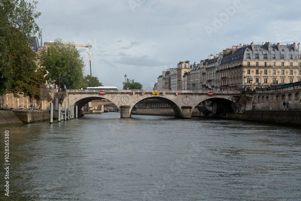 Fototapeta Bridges of the Seine: Parisian Architecture and Reflections
