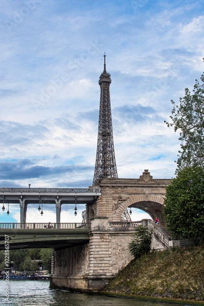 Fototapeta Bridges of the Seine: Parisian Architecture and Reflections