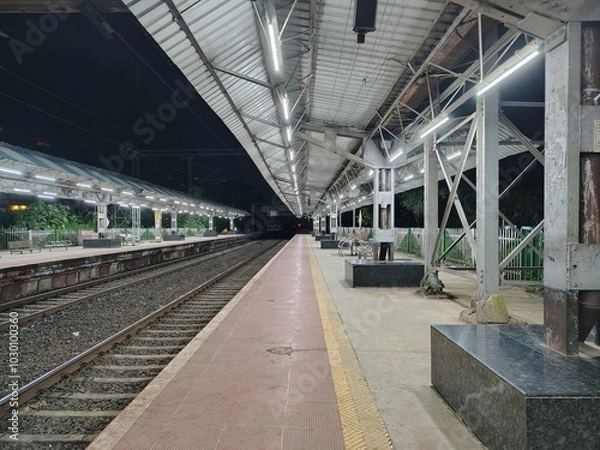 Fototapeta empty and clean railway platform at pune railaway station 