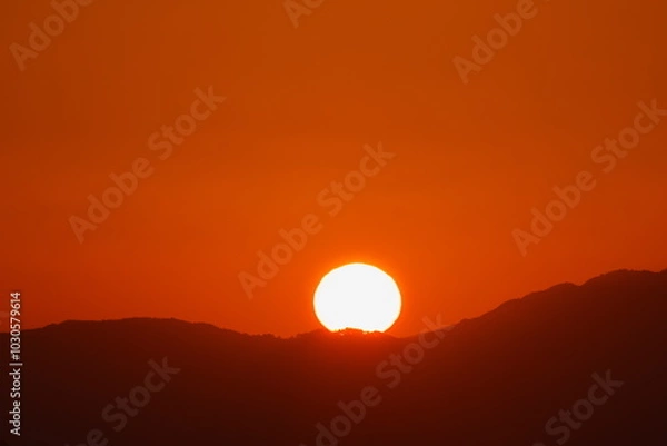 Fototapeta 2018年の初日の出を奈良県の神野山からのぞむ