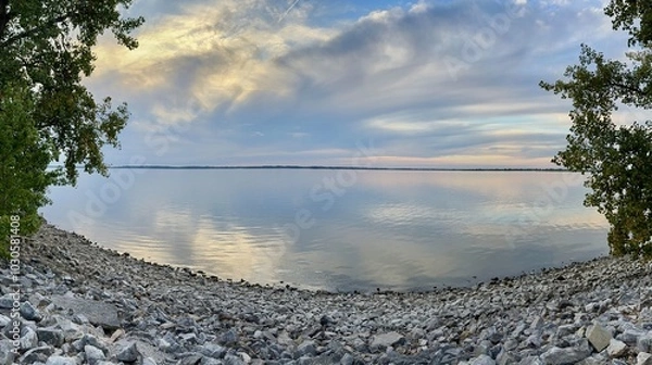 Obraz A beautiful sunset on Lake Carlyle in Illinois.