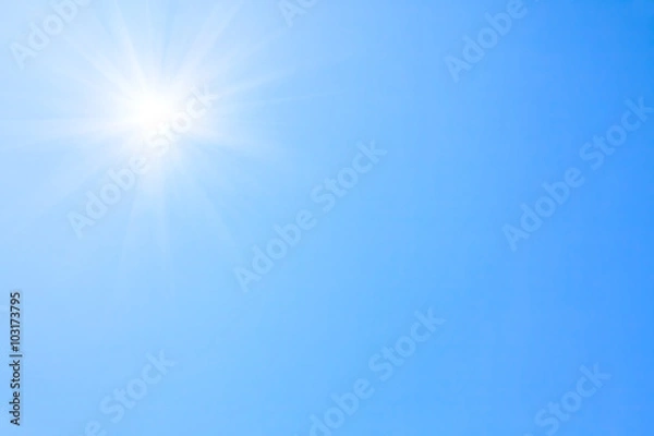 Fototapeta Świeciło słońce na bezchmurnym niebie.