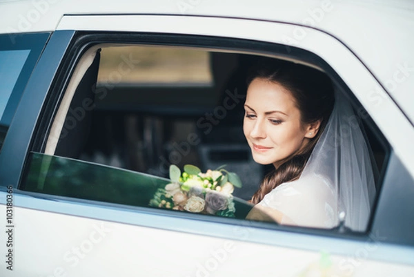 Fototapeta close-up portrait of a bride in car window