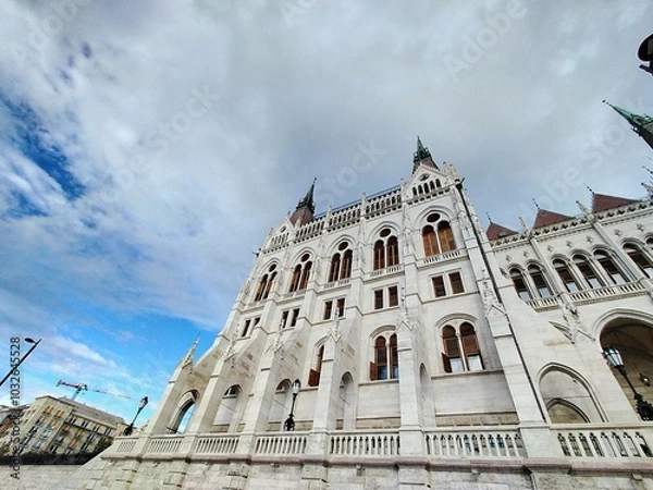 Obraz A close-up perspective of Hungary’s Parliament building, showcasing the towering neo-Gothic spires and windows of this architectural masterpiece.