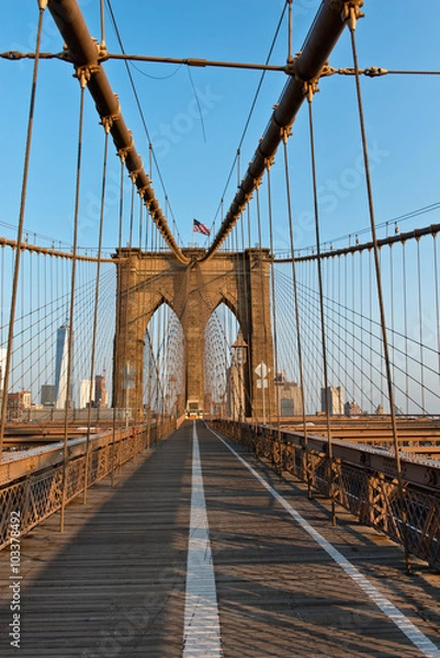 Fototapeta View along the pedestrian walkway, Brooklyn Bridge