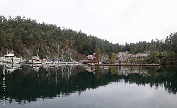 Obraz Cloudy gray day at Penders Island marina