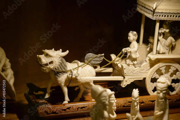 Fototapeta Ivory statuette