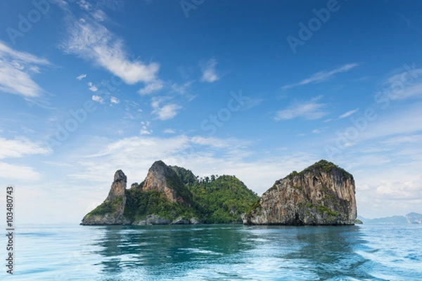 Fototapeta Thailand Chicken Head island cliff over ocean water during tourist boat trip in Railay Beach resort