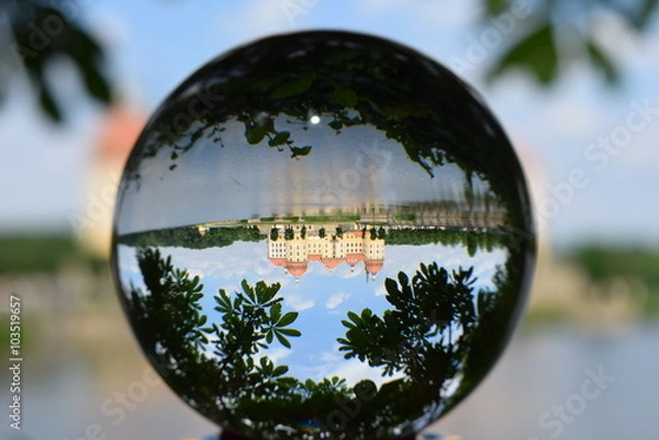 Obraz Moritzburg bei Dresden durch eine Glaskugel