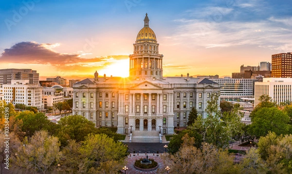 Obraz Colorado Capitol, in Denver, Colorado at sunset. The Colorado State Capitol Building is the home of the General Assembly and the offices of the Governor, Lieutenant Governor, and the State Treasurer.