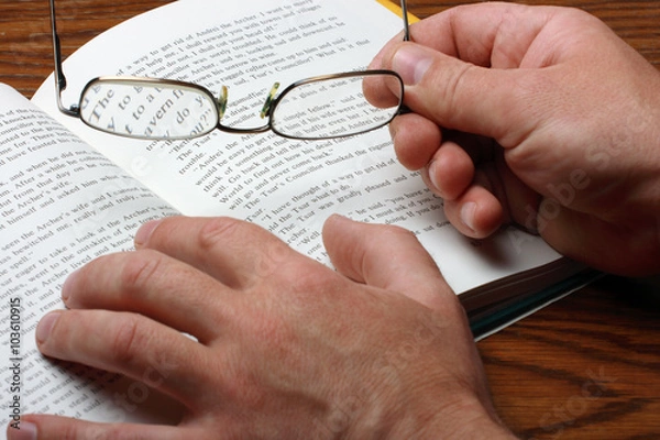 Obraz The book and glasses