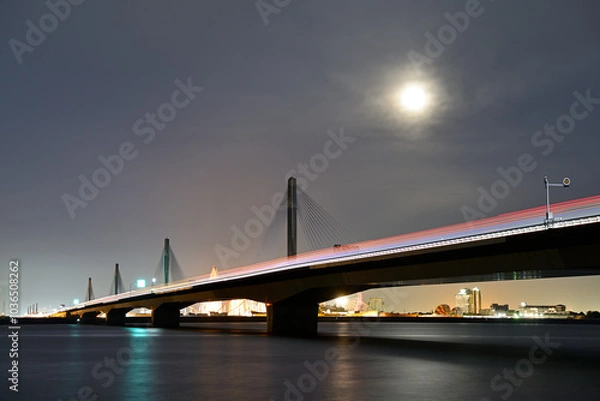 Fototapeta スーパームーンに照らされた橋