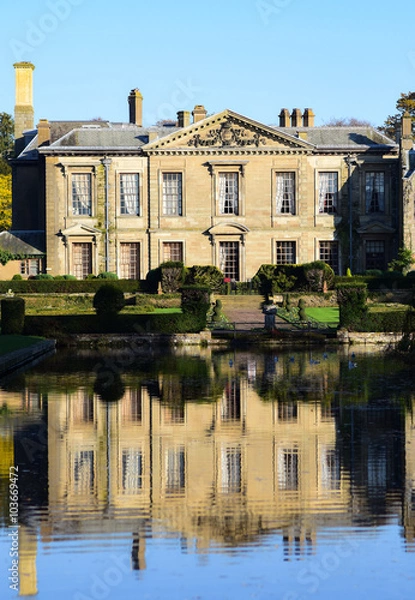Obraz A photograph of Coombe Abbey hotel and its reflection in the waters of the grounds.