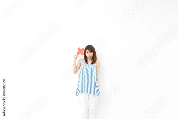 Obraz 女性　ばつ印　白背景