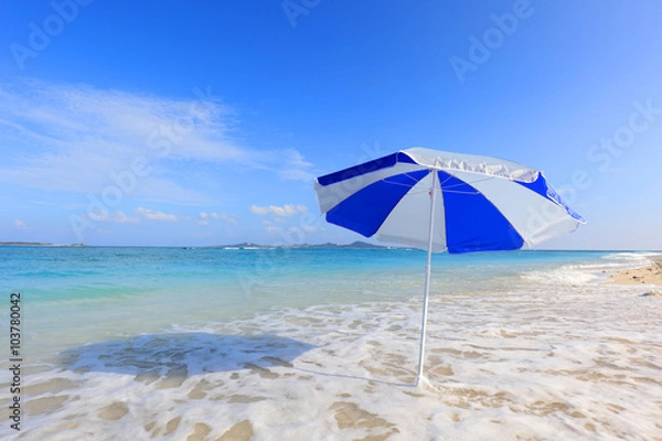 Fototapeta 野甫島の美しい珊瑚の海と夏空