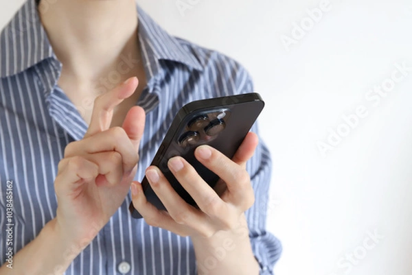 Fototapeta 電話をかける手元　ビジネスイメージ