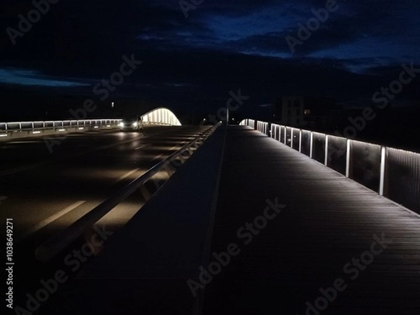 Obraz Vue nocturne depuis le pont, plongé dans l’obscurité