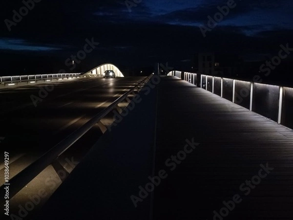 Obraz Vue nocturne depuis le pont, plongé dans l’obscurité