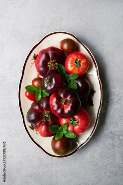 Fototapeta High-resolution image of fresh, juicy red tomatoes with water droplets on a clean background. This photo is perfect for promoting organic produce, healthy food, or farm-to-table concepts. 