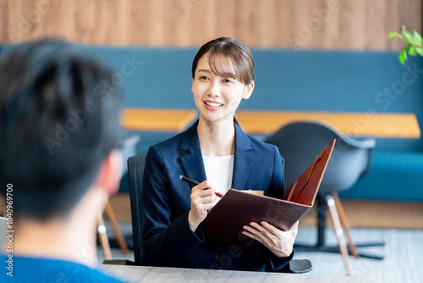 Obraz ヒアリングするコンサルタントの女性