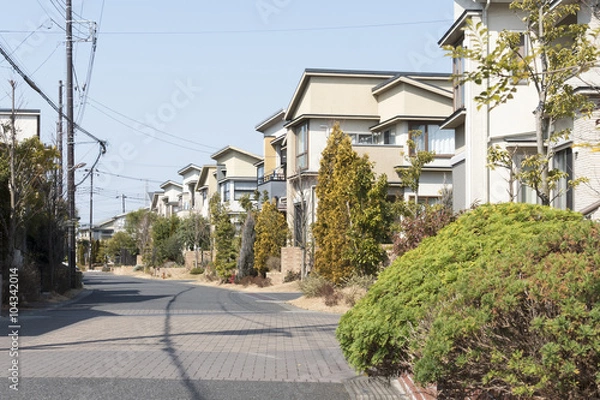 Fototapeta 住宅　分譲住宅街　イメージ　快晴　青空　大規模分譲地　モダンなタイル調の接道