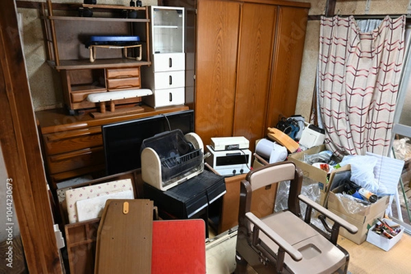 Fototapeta 散らかった部屋の片付け