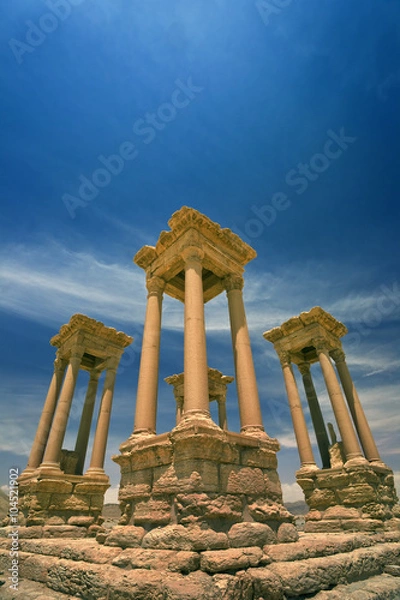 Fototapeta Syria. Palmyra (Tadmor). Tetrapylon. Ta strona znajduje się na liście światowego dziedzictwa UNESCO