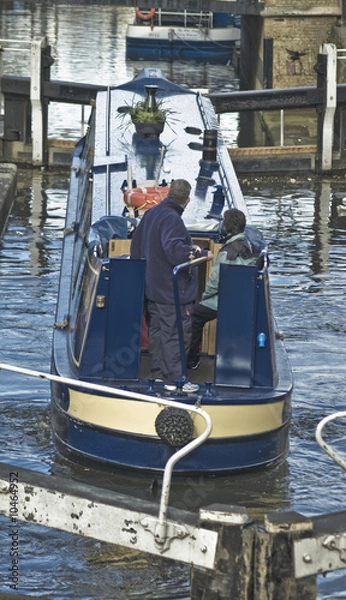 Obraz péniche bleue passant écluse