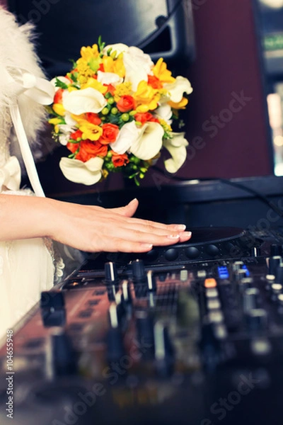 Obraz  bride is the DJ