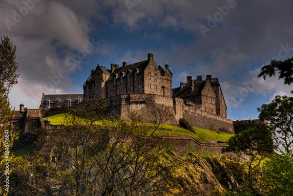 Obraz View of Imposing Edinburgh Castle from princes Street