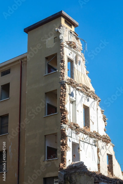 Obraz the destruction of an old building 