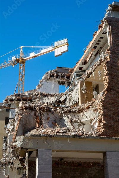 Obraz the destruction of an old building 