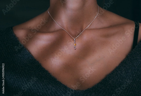 Obraz hand with a necklace