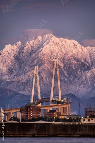 Fototapeta 冬の新湊大橋と剱岳