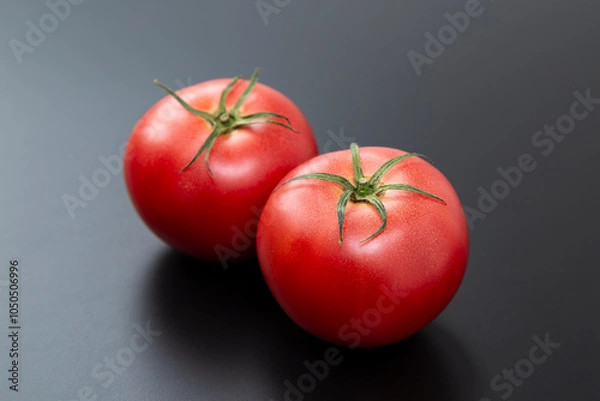 Fototapeta 黒背景にトマト