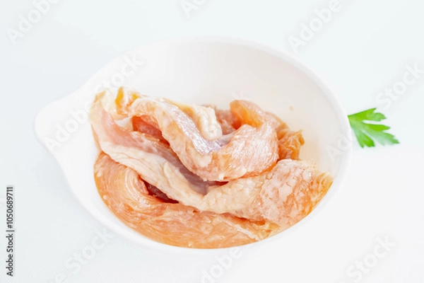 Fototapeta 味付けして片栗粉をまぶした鶏むね肉