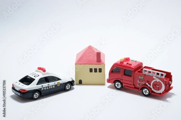 Obraz 家とパトロールカーと消防車