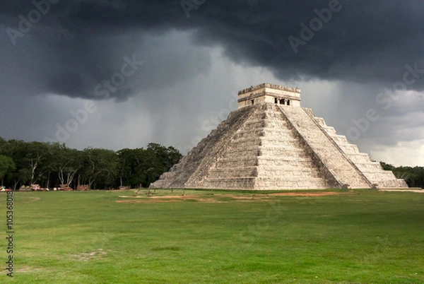Obraz Chichen Itza pyramid under a storm, Mexico