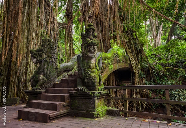 Obraz Dragon Bridge in Sacred Monkey Forest Sanctuary, Ubud, Bali, Indonesia