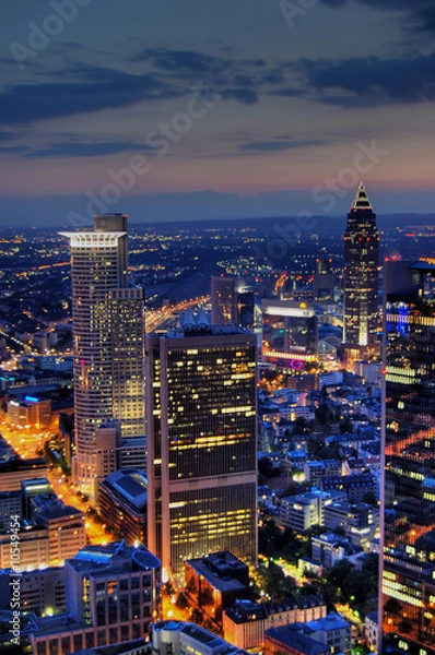 Obraz Über Frankfurts Dächern zur blauen Stunde