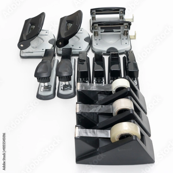Fototapeta Bürokleingeräte auf weißem Untergrund, Tacker, Locher, Klebebandabroller, 