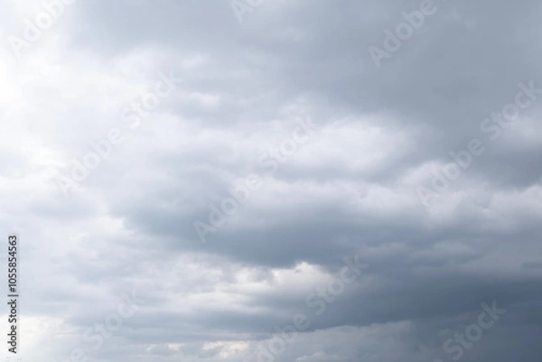 Fototapeta gllomy sky with dark gray clouds
