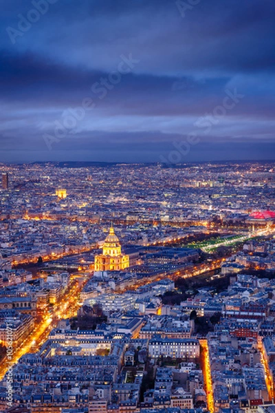 Fototapeta Aerial view of streets and avenues of Paris at twilight.The Invalides and Army Museum are at the center. The Arch of Triumph is in the distance. France