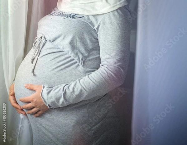 Obraz Красивая беременная девушка с брльшим животиком.