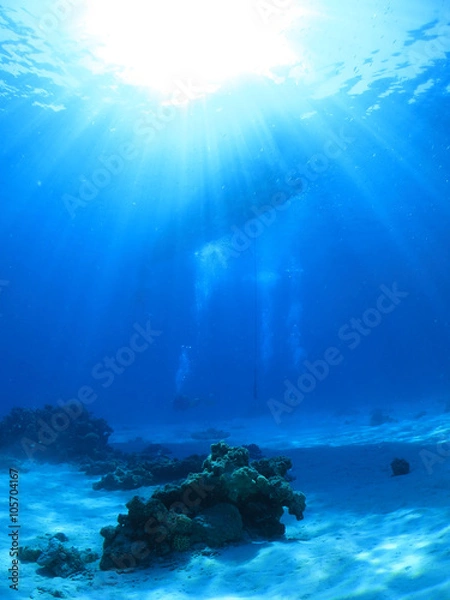 Obraz 海中から見上げた太陽光の中のボート　沖縄県　阿嘉島