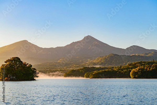 Fototapeta 磐梯山のふもと桧原湖

